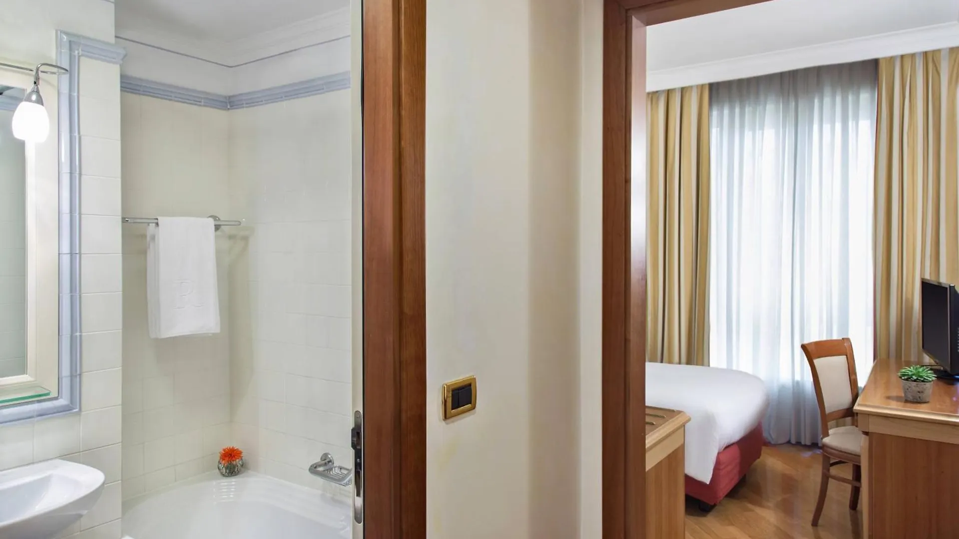 Renaissance Naples Hotel Mediterraneo