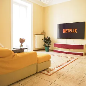 Wonderful Downtown Apartment-hd Netflix, King-size Bed, Two Minutes' Walk From Metro Apartamento Milán